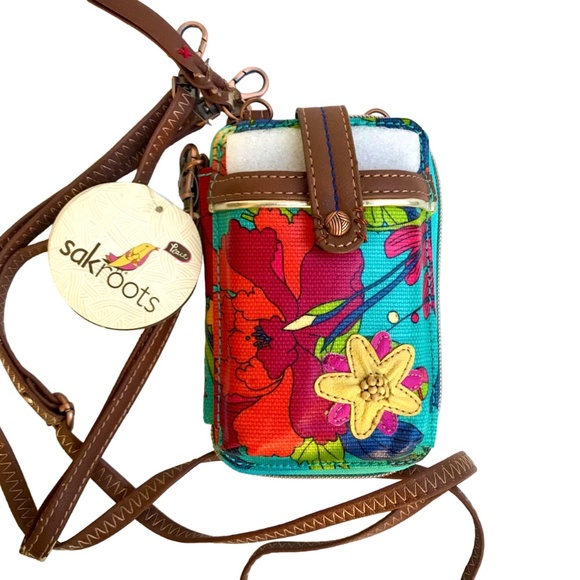 Sakroots Handbags - NWT Sakroots Artist Circle Smart Phone Wallet Wristlet/CrossBody